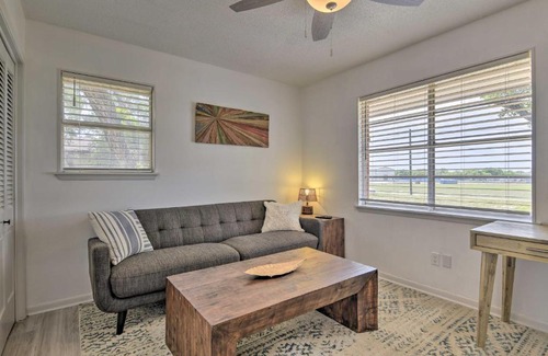 Ingleside Apartment | Stylish Condo with Screened Patio, Pet-Friendly Retreat