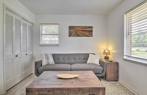 Ingleside Apartment | Stylish Condo with Screened Patio, Pet-Friendly Retreat