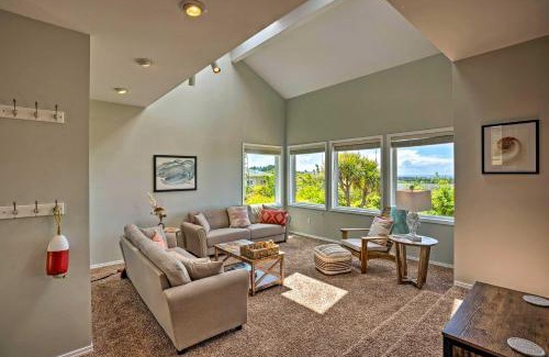 Coos Bay House | Scenic Coos Bay Retreat with Pacific Ocean Views