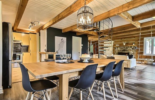 Sainte-Ann-des-Lacs Ski Chalet | Elegant Spa Retreat at Chic Cosy, Rated 10/10 by Guests