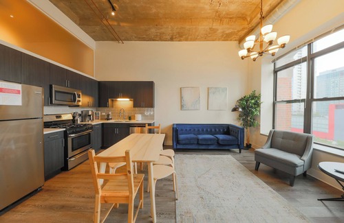 Prairie District Hotel | Chic Cozy 2BR near McCormick + Museum Campus