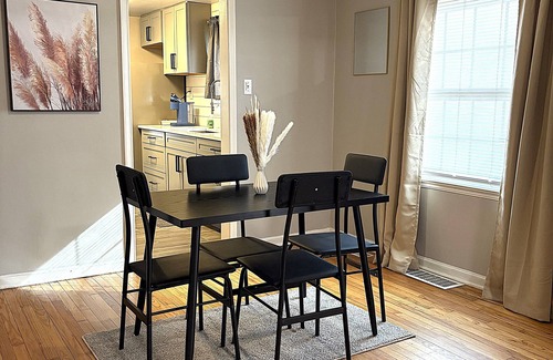 South Bend House | Chic & Cozy 2BR, Walk to Notre Dame Fun!