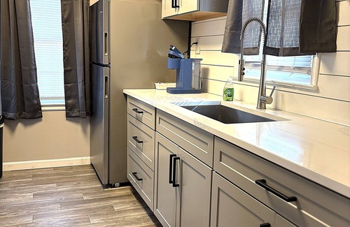 South Bend House | Chic & Cozy 2BR, Walk to Notre Dame Fun!