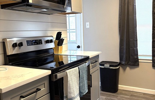 South Bend House | Chic & Cozy 2BR, Walk to Notre Dame Fun!
