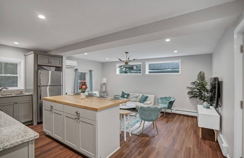 Greenwood Lake House | Chic Newly-Remodeled Cottage with Deck & Pet-Friendly Perks