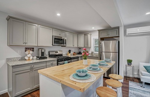 Greenwood Lake House | Chic Newly-Remodeled Cottage with Deck & Pet-Friendly Perks