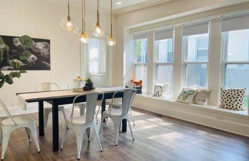 Crosstown Villa | Pet-Friendly Chic Bungalow with Fenced Backyard - 10/10 Rating