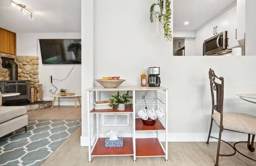 Bridlewood House | Trendy DBL Suite Oasis with Hot Tub - Ideal for Families