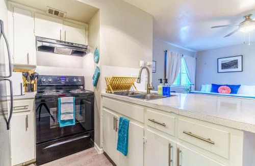 Allandale Apartment | Chic Deluxe Studio-Pet Friendly-10 min to DT