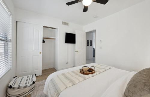 Desert Ridge Villa | Stylish Desert Retreat with Spa Pool & Mini Golf Fun