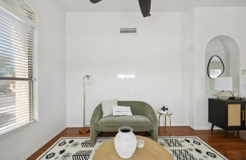 Desert Ridge Villa | Stylish Desert Retreat with Spa Pool & Mini Golf Fun