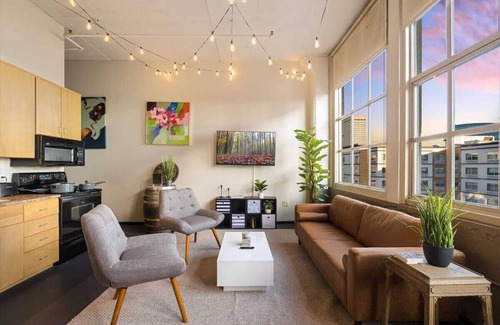 West Main Historic District House | Stylish King Suite in Prime Downtown Location with Free Parking