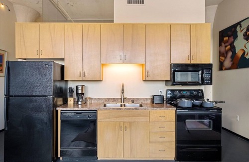 West Main Historic District House | Stylish King Suite in Prime Downtown Location with Free Parking