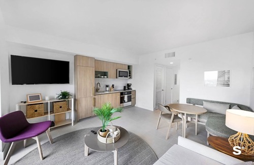 Downtown Miami Resort | Chic Downtown Retreat 1BR Apartment
