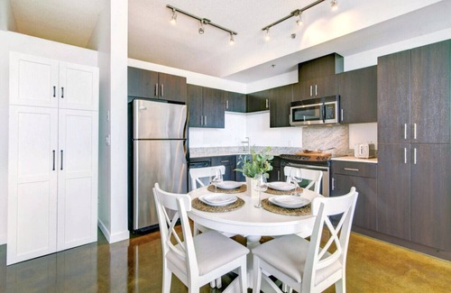 Beltline Condo | Bright 1Bed/1Bath with Cozy Workspace & Free Parking