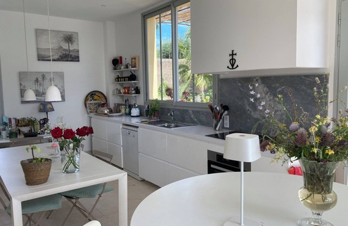 Saint-Jacques Villa | Elegant Bastide in Grasse with Spa & Family-Friendly Perks