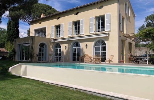 Saint-Jacques Villa | Elegant Bastide in Grasse with Spa & Family-Friendly Perks