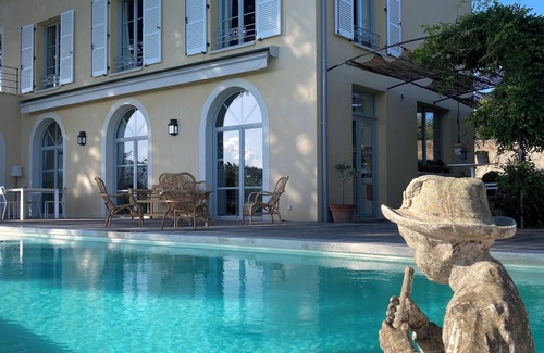 Saint-Jacques Villa | Elegant Bastide in Grasse with Spa & Family-Friendly Perks