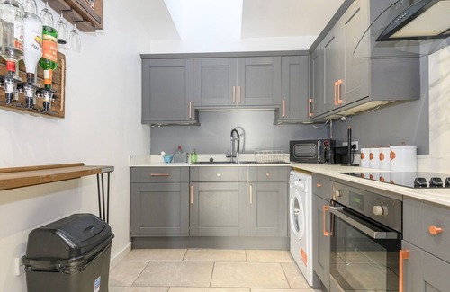 Leeds Apartment | Chic Family Retreat in Heart of Leeds
