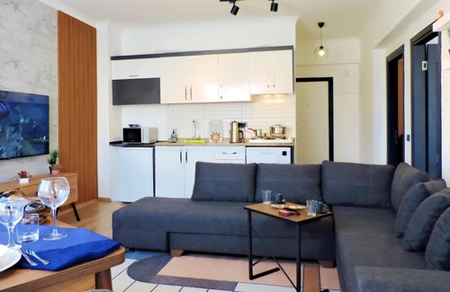 Lara Apartment | Chic Flat 10 min to Lara Beach in Antalya