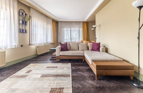 Uskudar Apartment | Trendy Uskudar Flat with Balcony & BBQ, Near Emaar