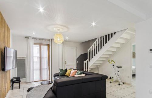 Meaux Apartment | Stylish Family Home with Pool and High Guest Rating
