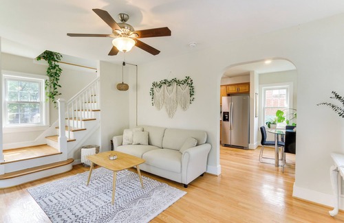 Front Royal House | Trendy Front Royal Getaway with Spa & Pet-Friendly Perks