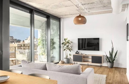 Tel Aviv Apartment | Chic High-End Stay 1BR 52 Sqm Balcony Parking