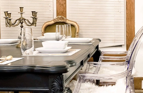 Sheffield House | CHIC, HISTORIC, ROOMY STAY IN THE SHOALS!