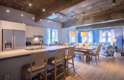 Pietermaai District Apartment | Stylish Historic Townhouse with Breakfast in Willemstad
