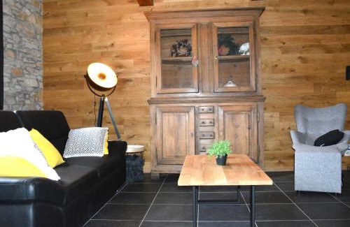 Vaux-sur-Sure House | Trendy Holiday Home with Garden for Family Enjoyment