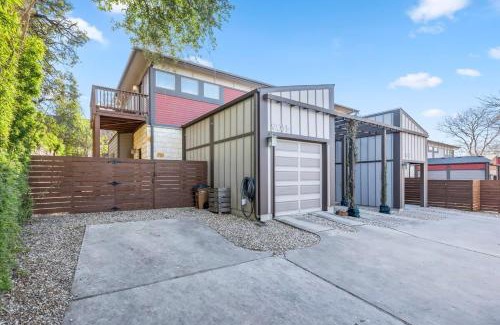 Galindo House | Stylish 3-BR Retreat Near Downtown with Pet-Friendly Perks