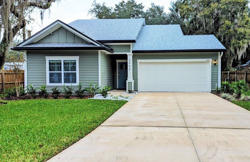 St. Augustine House | Chic house, 3 bedroom,2 bath, modern, spotless, Game room close to everything!