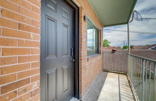 Lawndale/ Wayside Apartment | Stylish Houston Apartment Near U of H - Family Friendly Stay