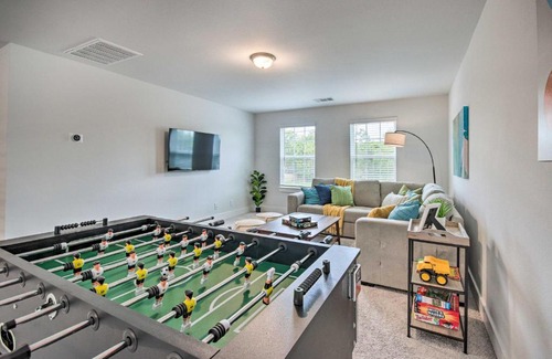 Southeast Houston House | Stylish Houston Home with Game Room, 10/10 Guest Rated