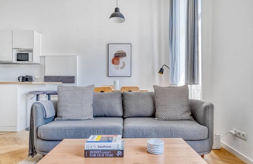 Neubau Apartment | Bright 2BR Innere Stadt with Elevator in Central Vienna