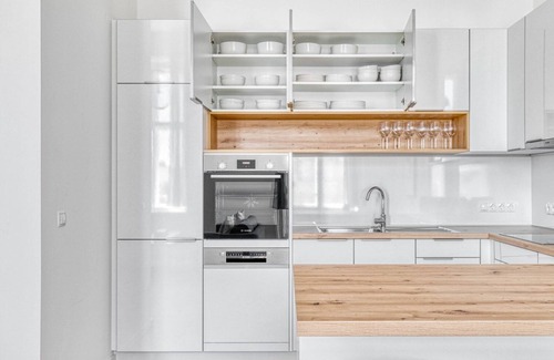 Neubau Apartment | Bright 2BR Innere Stadt with Elevator in Central Vienna