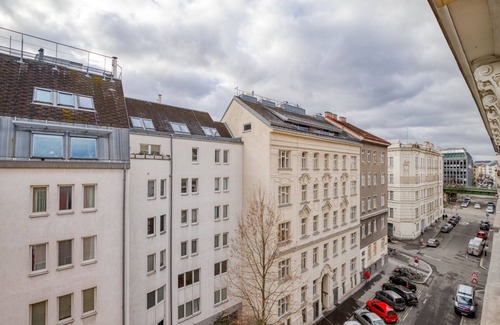Josefstadt Apartment | Modern Josefstadt Studio: Walk to Bars & Metro U6