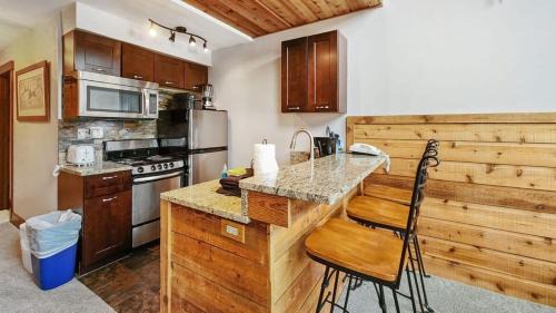Lakeside Village House | Cozy Lakeside Retreat Steps from Keystone Resort