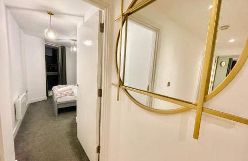 Leeds Apartment | Stylish Leeds City Apartment with Free Parking & Balcony