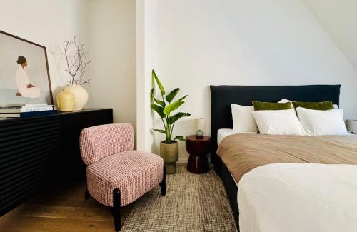 Old Town Apartment | Chic Loft by Castle&Danube Old town Free Parking