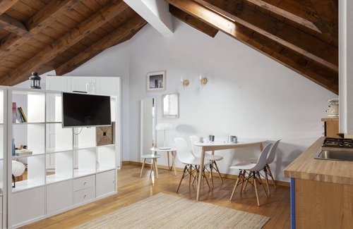 Porta Garibaldi Apartment | Stylish Studio Apartment in Milano's Isola District