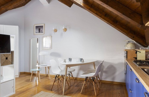 Porta Garibaldi Apartment | Stylish Studio Apartment in Milano's Isola District