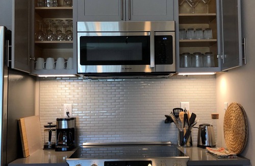 Asheville Apartment | Stylish Downtown Hotel with Spa and Parking, Rated 10/10