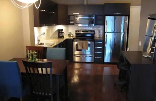 International District Condo | Stylish Downtown Condo with Pool, Spa & Garage Access