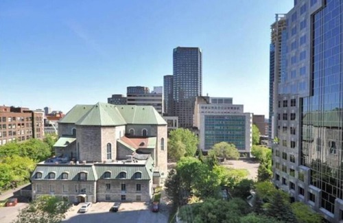 International District Condo | Stylish Downtown Condo with Pool, Spa & Garage Access