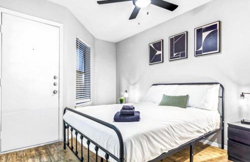 Brentwood Apartment | Chic Meets Comfort 1BR Austin Apt Near Downtown