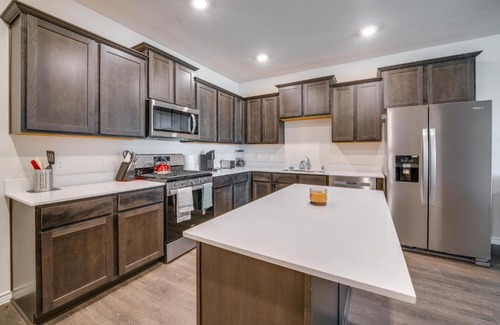 Mesquite House | Stylish Mesquite Townhome Near Downtown Dallas Awaits!