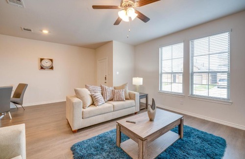 Mesquite House | Stylish Mesquite Townhome Near Downtown Dallas Awaits!