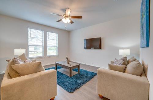 Mesquite House | Stylish Mesquite Townhome Near Downtown Dallas Awaits!